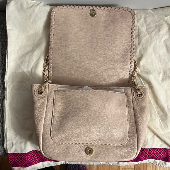 SOLD-Authentic brand new with tag Tory Burch pale pink messenger bag - Picture 6 of 13